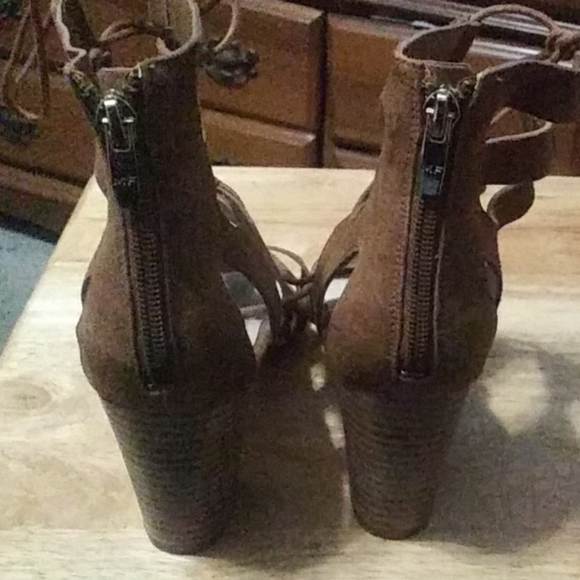 Marc Fisher brown suede 2in lace up heels. - Picture 3 of 5
